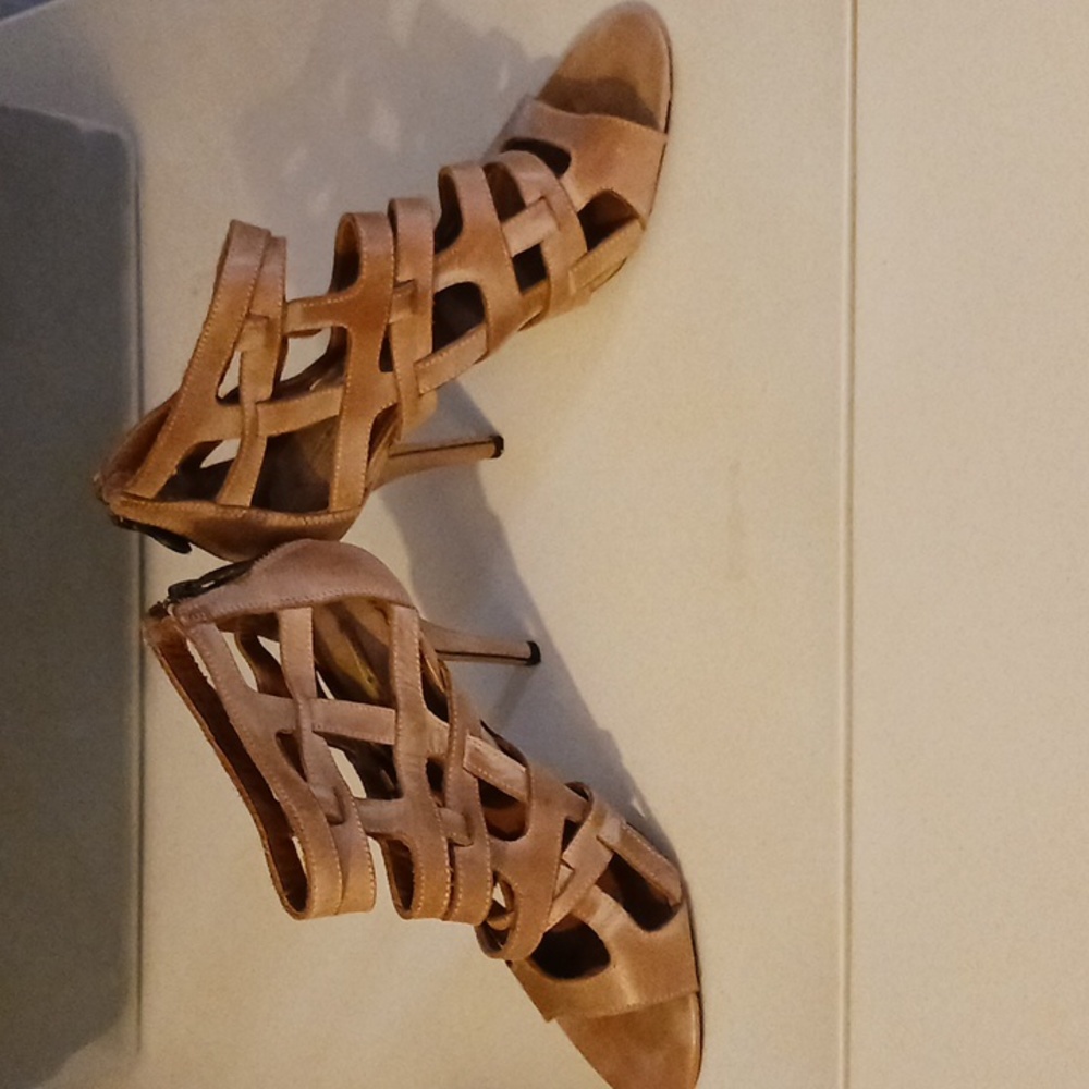 Maxstudio 8 Strappy Heel Camel color